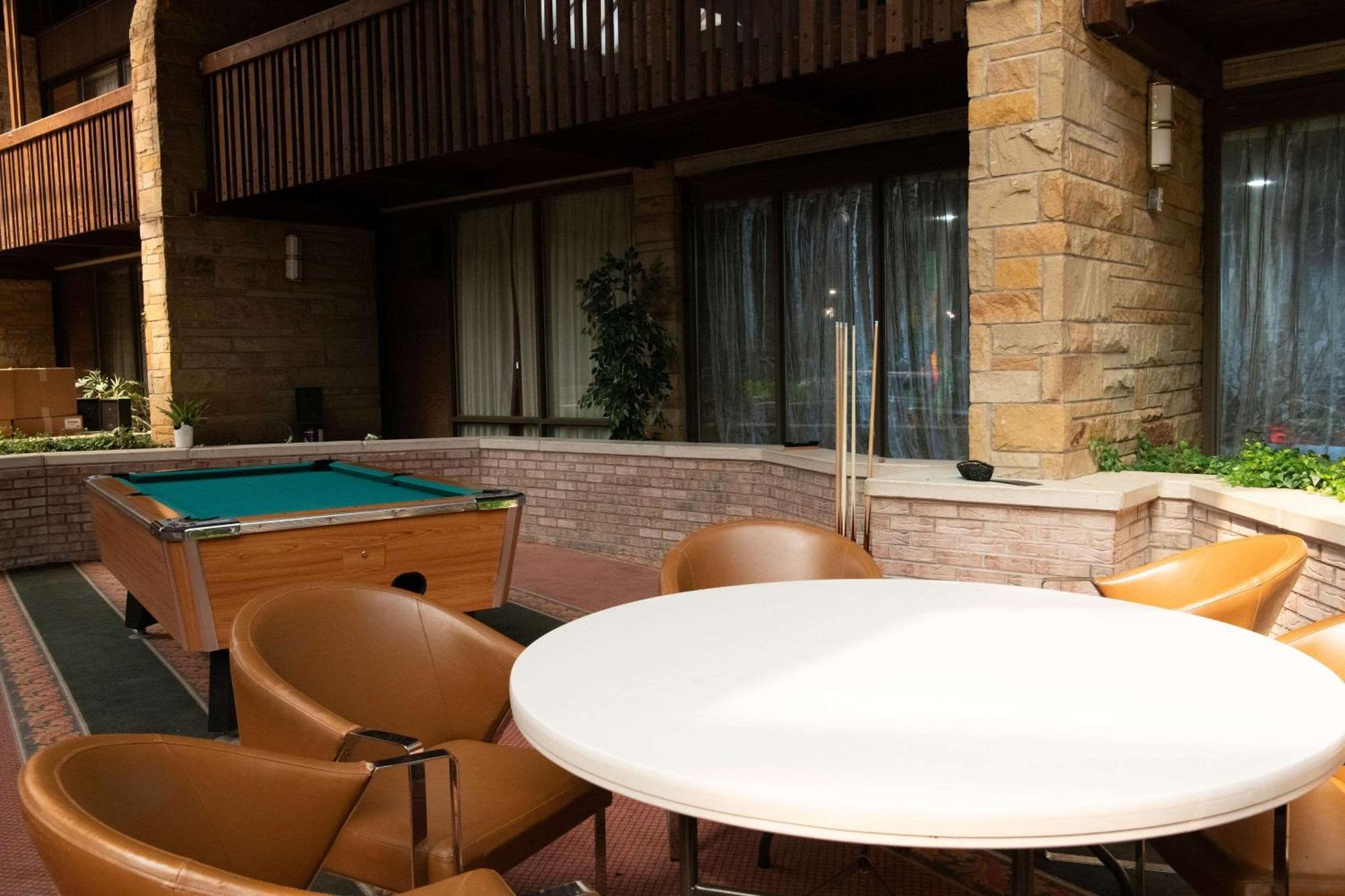Quality Inn & Conference Center Съмърсет Екстериор снимка