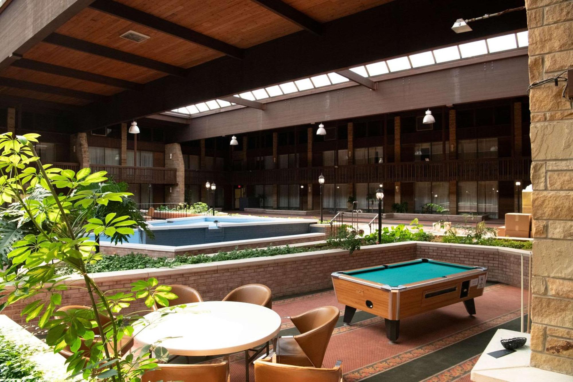 Quality Inn & Conference Center Съмърсет Екстериор снимка